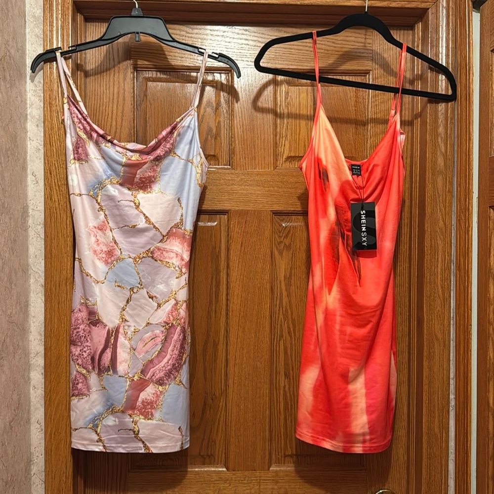 Dresses - Picture 5 of 7